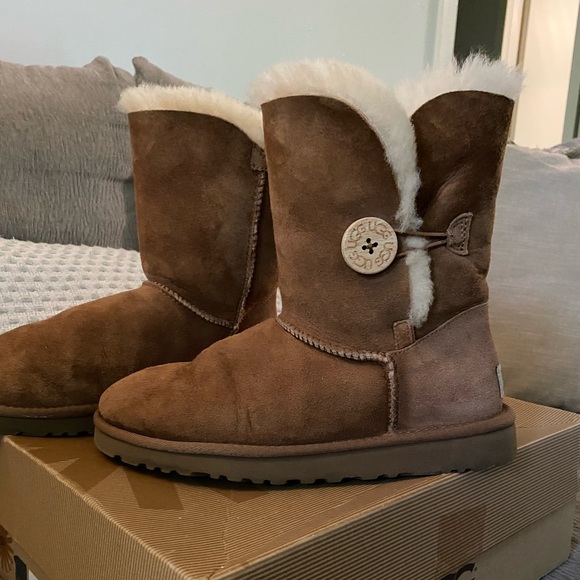 Ugg Bailey Button Size 6 ✨ - Picture 11 of 12